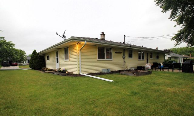 W174N9446 Joper ROAD, Menomonee Falls, WI 53051