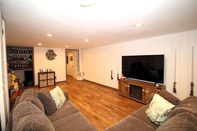 W174N9446 Joper ROAD, Menomonee Falls, WI 53051