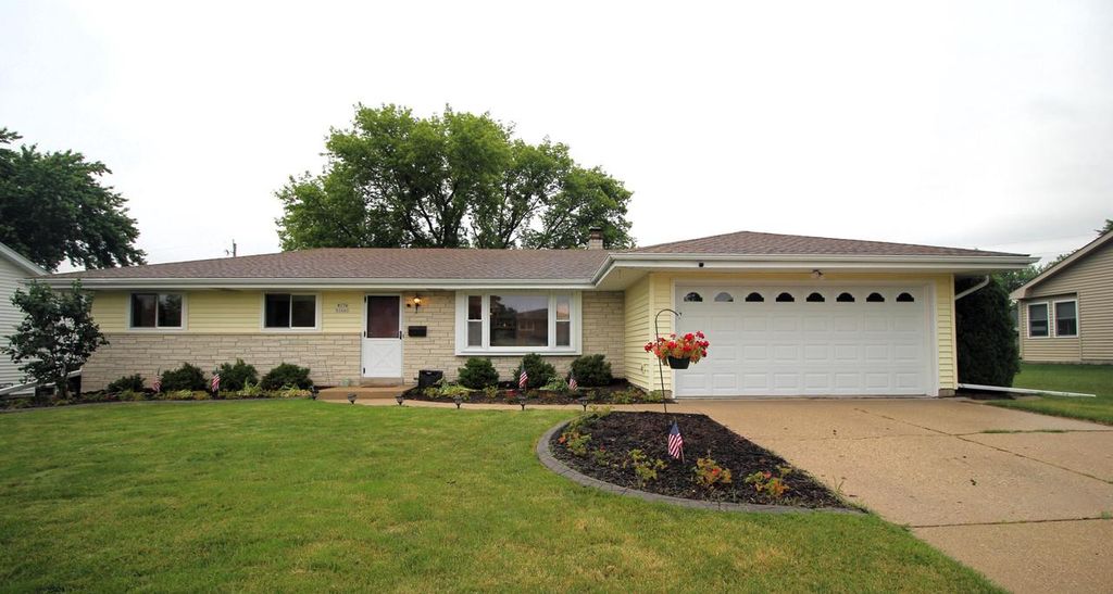 W174N9446 Joper ROAD, Menomonee Falls, WI 53051
