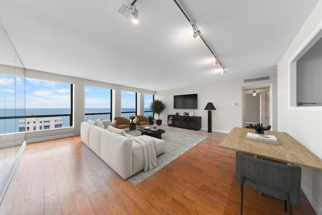 260 E Chestnut Street 4204, Chicago, IL 60611