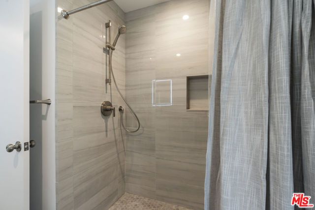 3062 Arrowhead Drive, Los Angeles, CA 90068