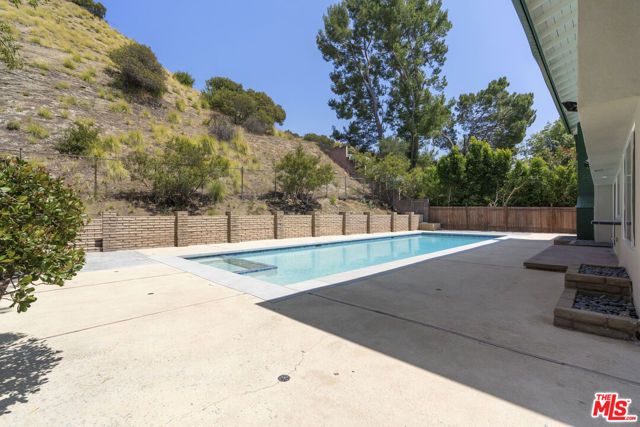 3062 Arrowhead Drive, Los Angeles, CA 90068
