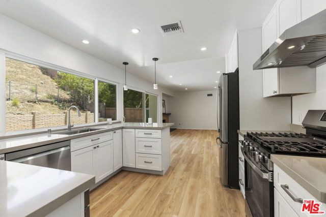3062 Arrowhead Drive, Los Angeles, CA 90068