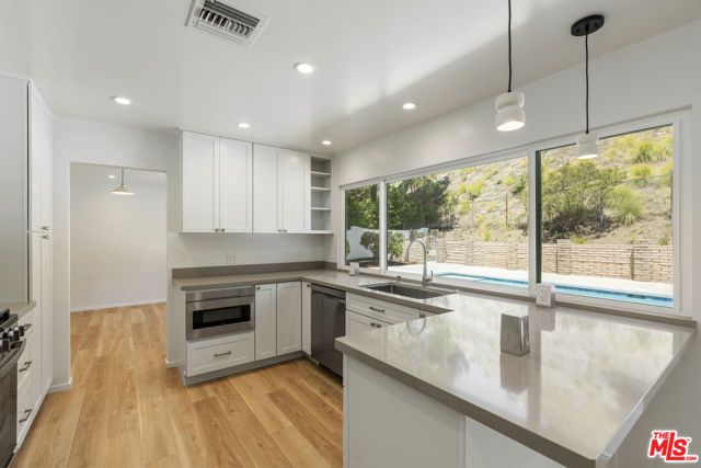 3062 Arrowhead Drive, Los Angeles, CA 90068