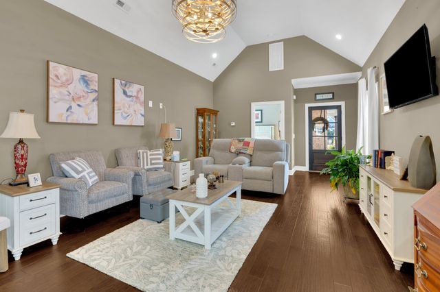 210 Celebration St, Shelbyville, TN 37160