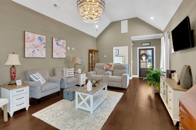 210 Celebration St, Shelbyville, TN 37160