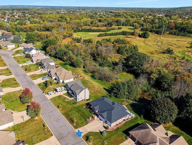 2087 SWANSTONE CIRCLE, De Pere, WI 54115