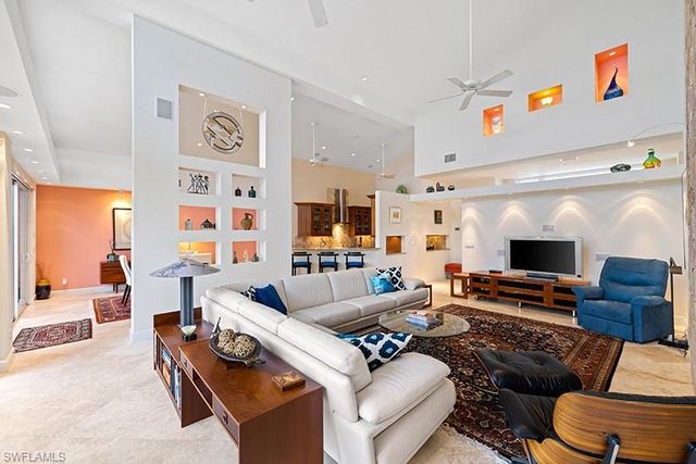 433 Crestwood LN, Naples, FL 34113