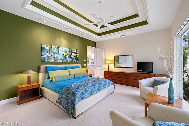 433 Crestwood LN, Naples, FL 34113