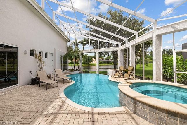 433 Crestwood LN, Naples, FL 34113