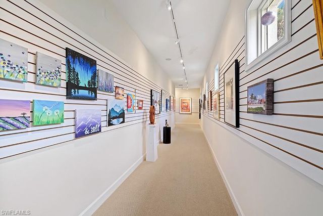 433 Crestwood LN, Naples, FL 34113