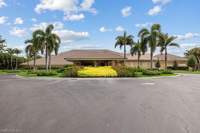 433 Crestwood LN, Naples, FL 34113