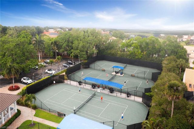 433 Crestwood LN, Naples, FL 34113