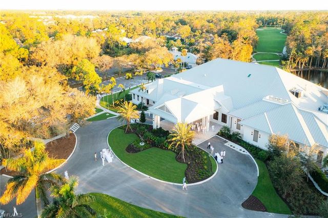 433 Crestwood LN, Naples, FL 34113