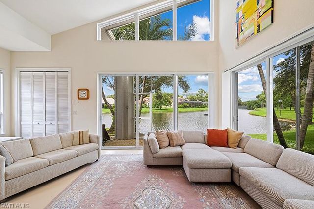 433 Crestwood LN, Naples, FL 34113