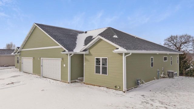 692 N Main Street, Fall River, WI 53932