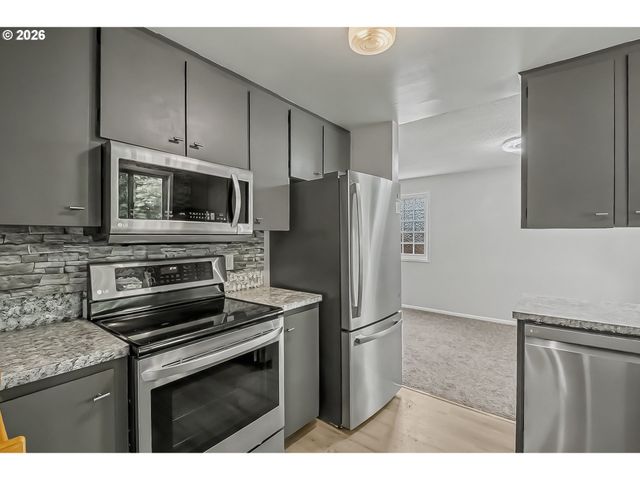 2257 COUNTRY CLUB Ter, Woodburn, OR 97071
