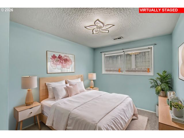2257 COUNTRY CLUB Ter, Woodburn, OR 97071