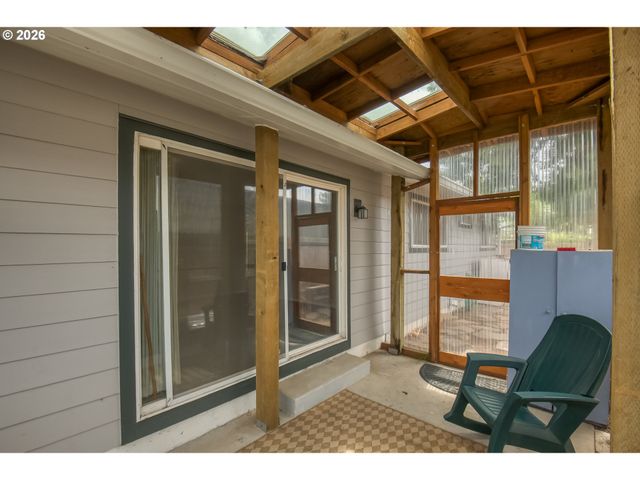 2257 COUNTRY CLUB Ter, Woodburn, OR 97071