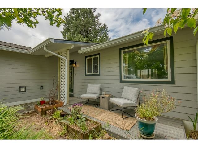 2257 COUNTRY CLUB Ter, Woodburn, OR 97071