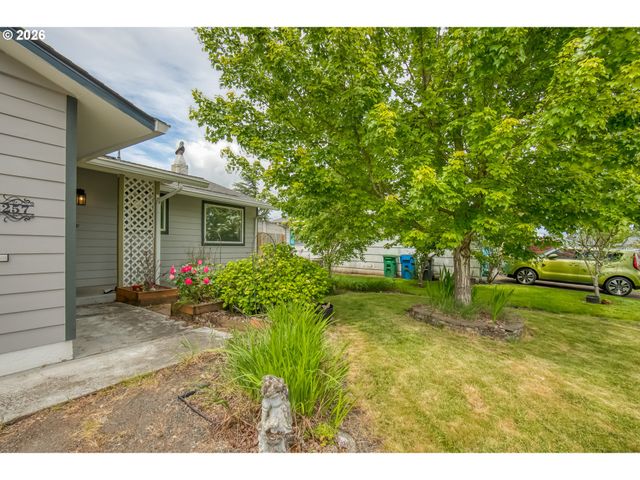2257 COUNTRY CLUB Ter, Woodburn, OR 97071
