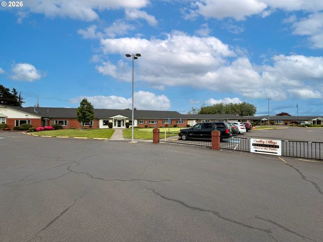 2257 COUNTRY CLUB Ter, Woodburn, OR 97071