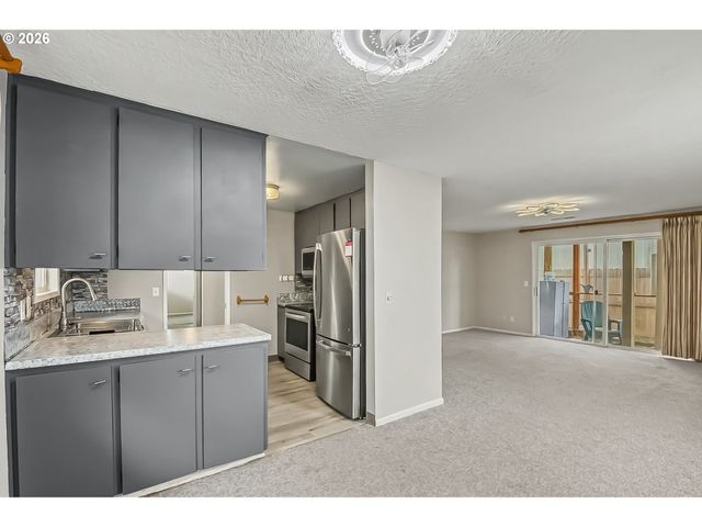 2257 COUNTRY CLUB Ter, Woodburn, OR 97071