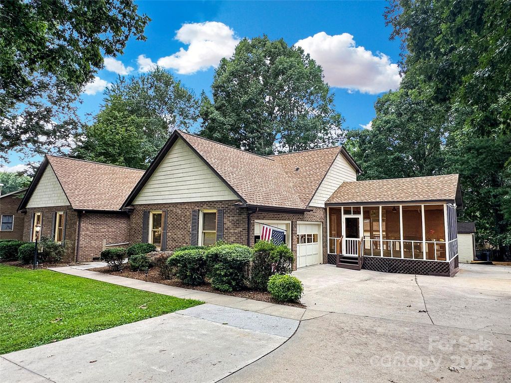 3245 15th Street NE, Hickory, NC 28601