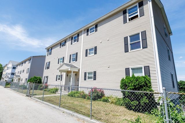 170 Perry Ave 3A, Worcester, MA 01610