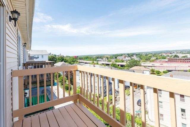 170 Perry Ave 3A, Worcester, MA 01610