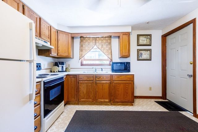 170 Perry Ave 3A, Worcester, MA 01610