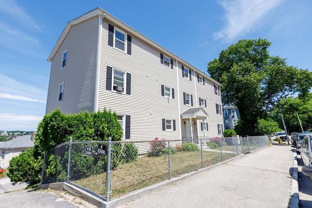 170 Perry Ave 3A, Worcester, MA 01610