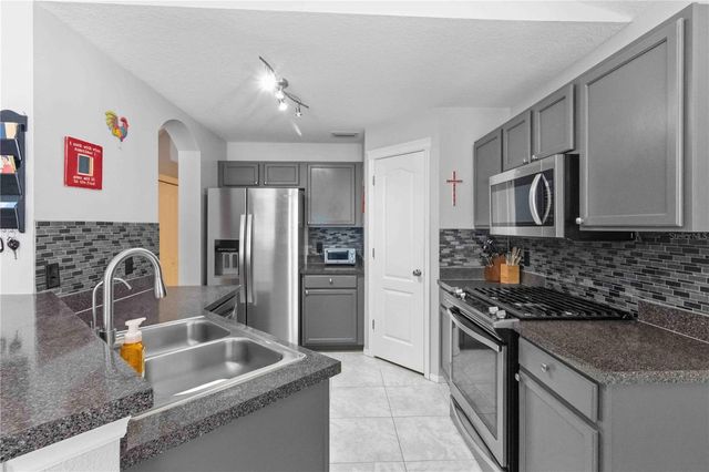 7633 CLOVELLY PARK PLACE, Apollo Beach, FL 33572