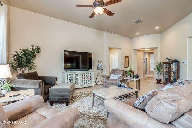 2235 E Thunderchief Drive, Green Valley, AZ 85614