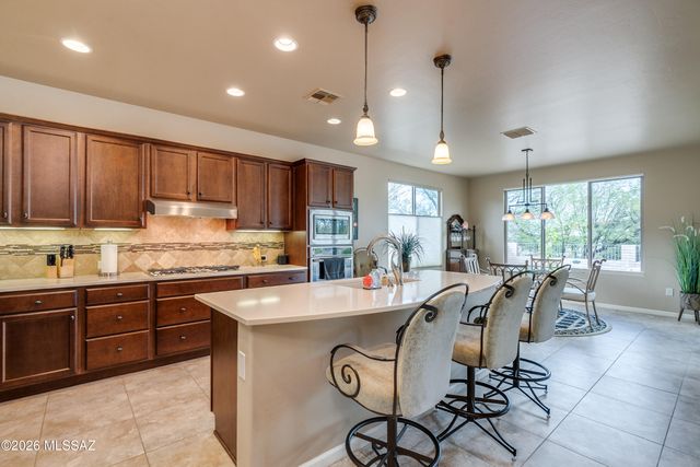 2235 E Thunderchief Drive, Green Valley, AZ 85614