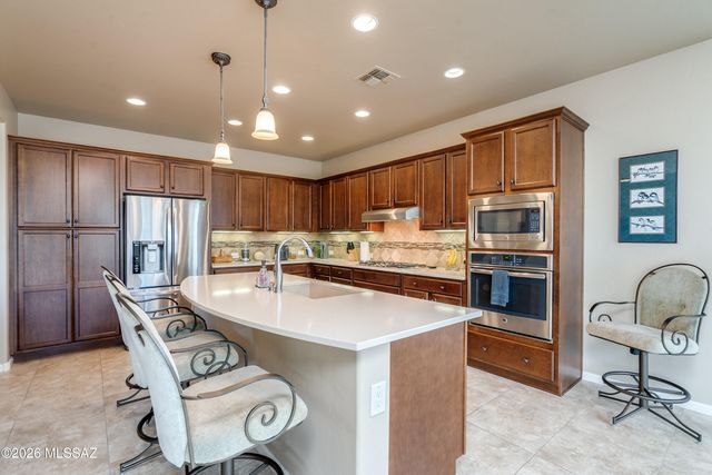 2235 E Thunderchief Drive, Green Valley, AZ 85614