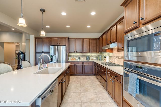 2235 E Thunderchief Drive, Green Valley, AZ 85614