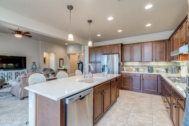 2235 E Thunderchief Drive, Green Valley, AZ 85614