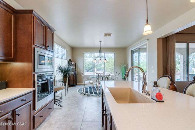 2235 E Thunderchief Drive, Green Valley, AZ 85614