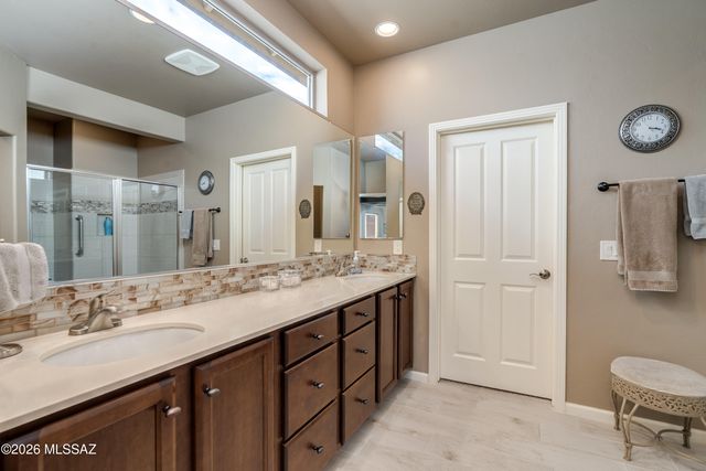 2235 E Thunderchief Drive, Green Valley, AZ 85614