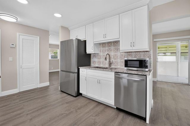 2081 SW 13th Terrace, Boynton Beach, FL 33426