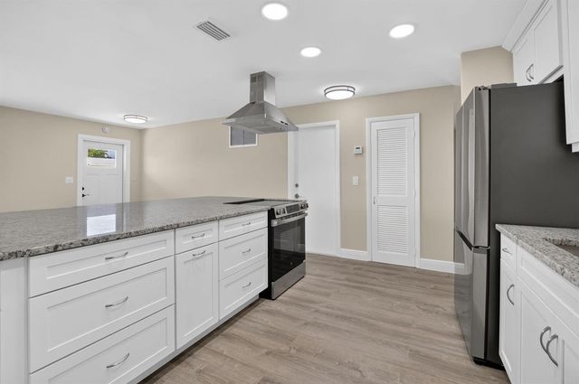 2081 SW 13th Terrace, Boynton Beach, FL 33426