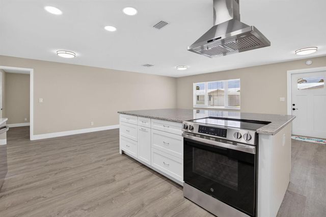 2081 SW 13th Terrace, Boynton Beach, FL 33426