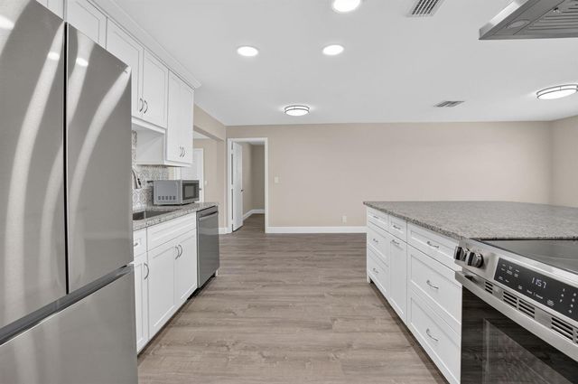 2081 SW 13th Terrace, Boynton Beach, FL 33426