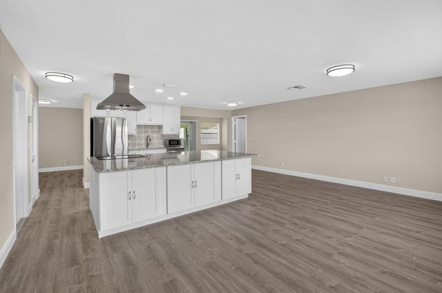 2081 SW 13th Terrace, Boynton Beach, FL 33426