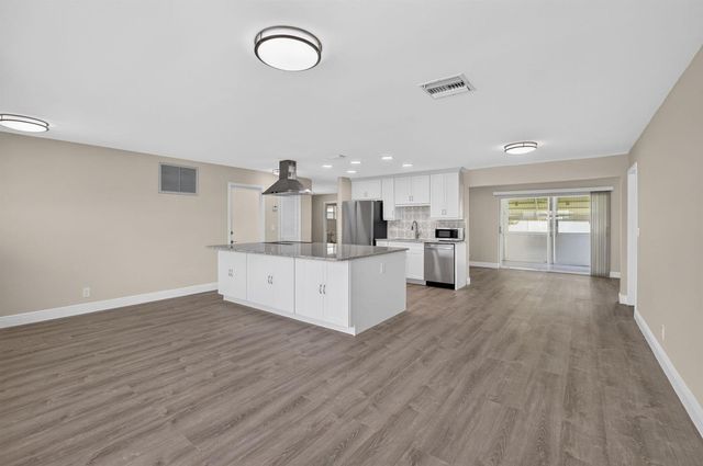 2081 SW 13th Terrace, Boynton Beach, FL 33426