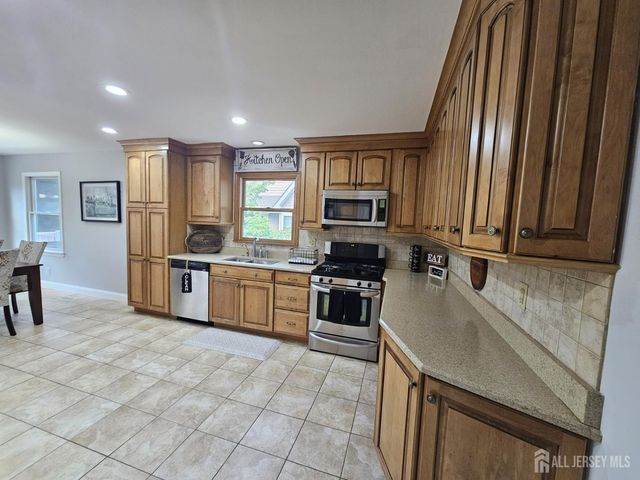 19 Washington Place, Metuchen, NJ 08840