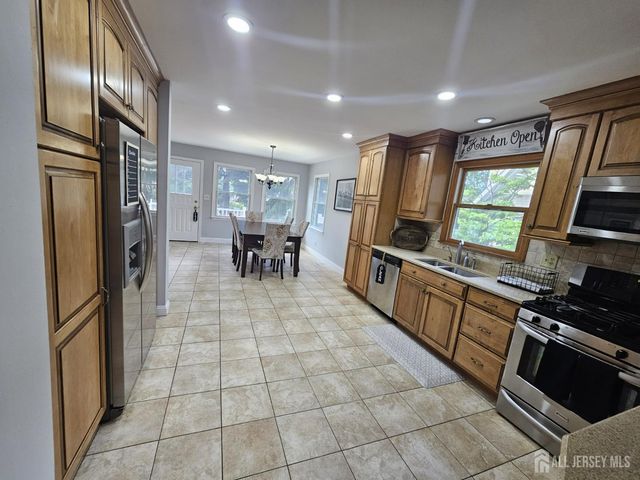 19 Washington Place, Metuchen, NJ 08840