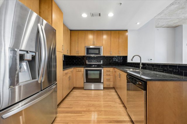 360 Nueces ST 2005, Austin, TX 78701