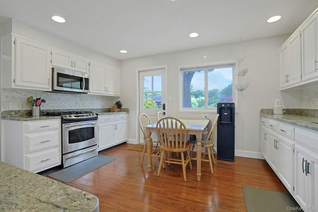 201 Westchester Avenue, Thornwood, NY 10594
